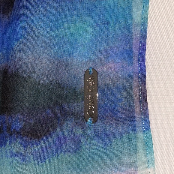 Calvin Klein Blue Print infinite Scarf .New Condition. - Picture 2 of 4